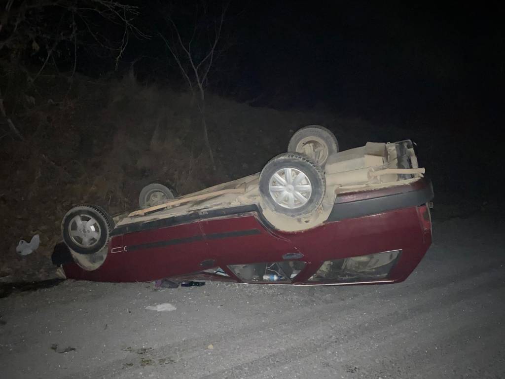 bilecik-haber_sakarya-da-devrilen-otomobildeki-1-kisi-yaralandi-56731.jpg