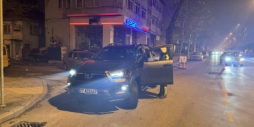 bilecik-haber_sakarya-da-polisin-uygulama-yaptigini-goren-surucu-aracini-birakip-kacti-53470.jpg