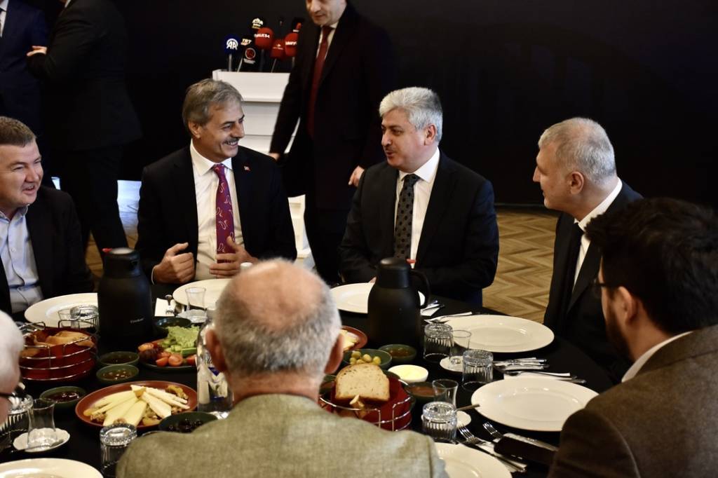 bilecik-haber_sakarya-valisi-dogan-gazetecilerle-bulustu-55044.jpg