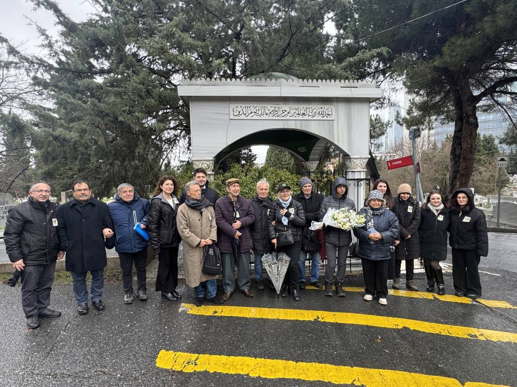 bilecik-haber_sanatci-safiye-ayla-targan-vefatinin-27-yilinda-mezari-basinda-anildi-55662.jpg