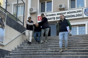 bilecik-haber_sultangazi-de-esini-silahla-vurup-cesedini-aracina-koydugu-iddia-edilen-zanli-adliyede-54399.jpg