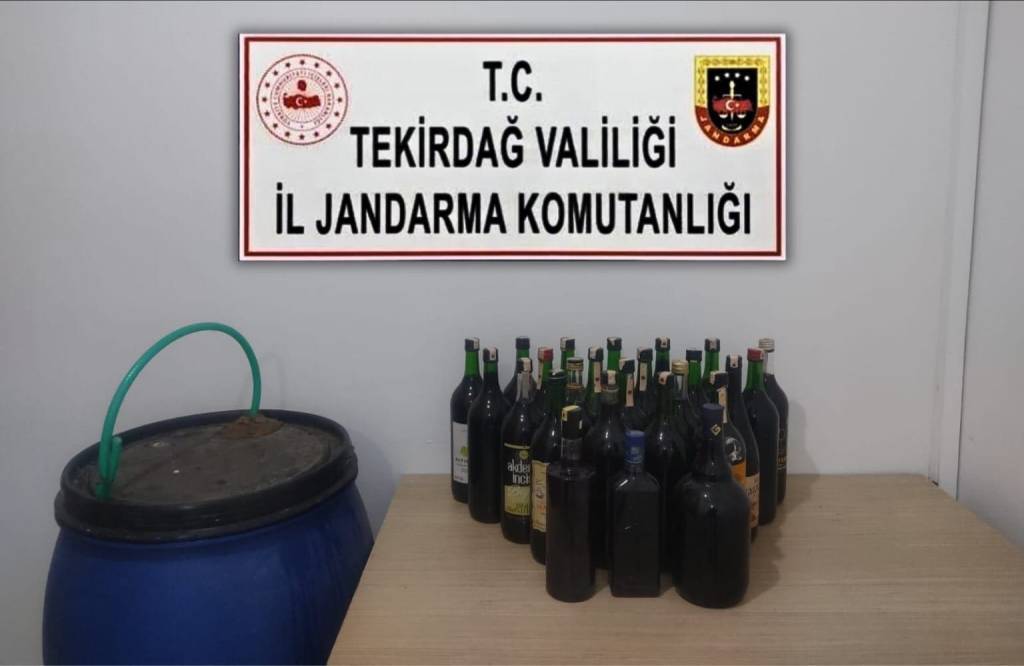 bilecik-haber_tekirdag-da-100-litre-sahte-icki-ele-gecirildi-57237.jpg