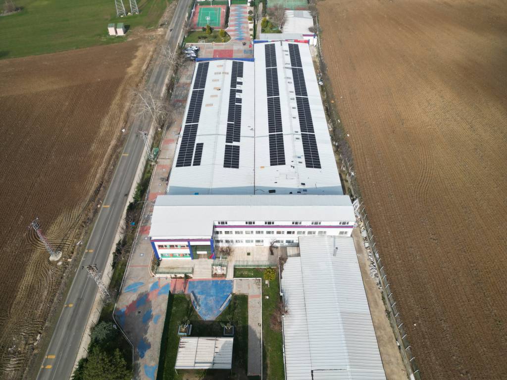 bilecik-haber_tekirdag-da-bir-okul-elektrigini-gunesten-sagliyor-56843.jpg