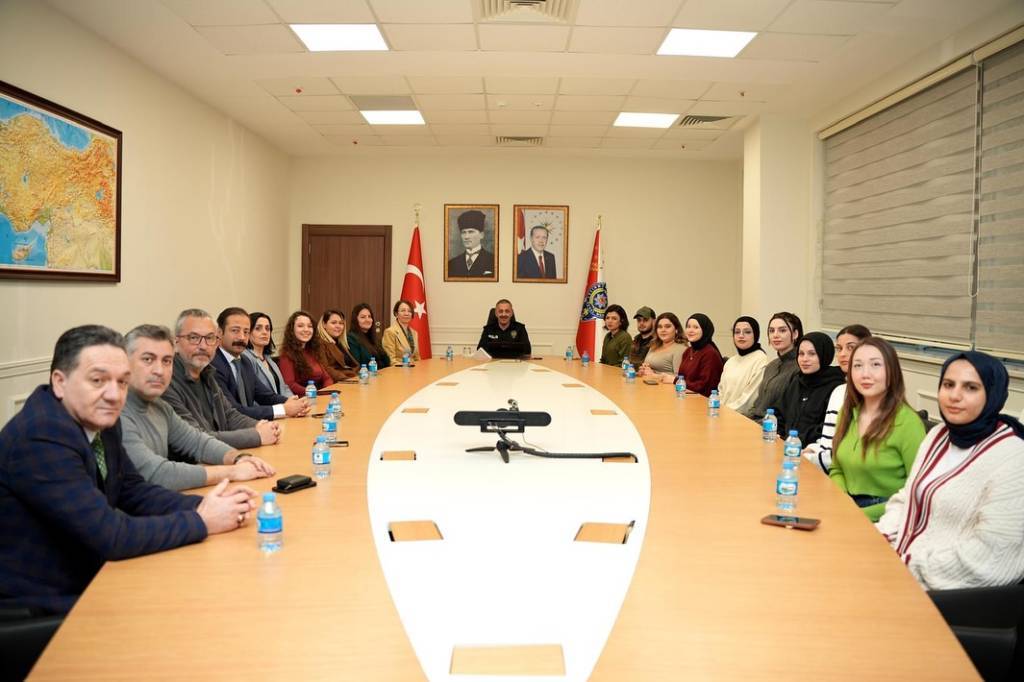 bilecik-haber_tekirdag-da-universite-ogrencileri-il-emniyet-mudurlugunu-ziyaret-etti-55531.jpg