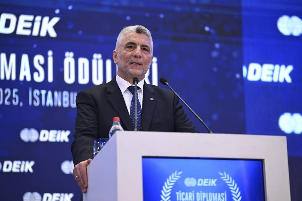 bilecik-haber_ticaret-bakani-bolat-deik-ticari-diplomasi-odulleri-toreni-nde-konustu-55021.jpg