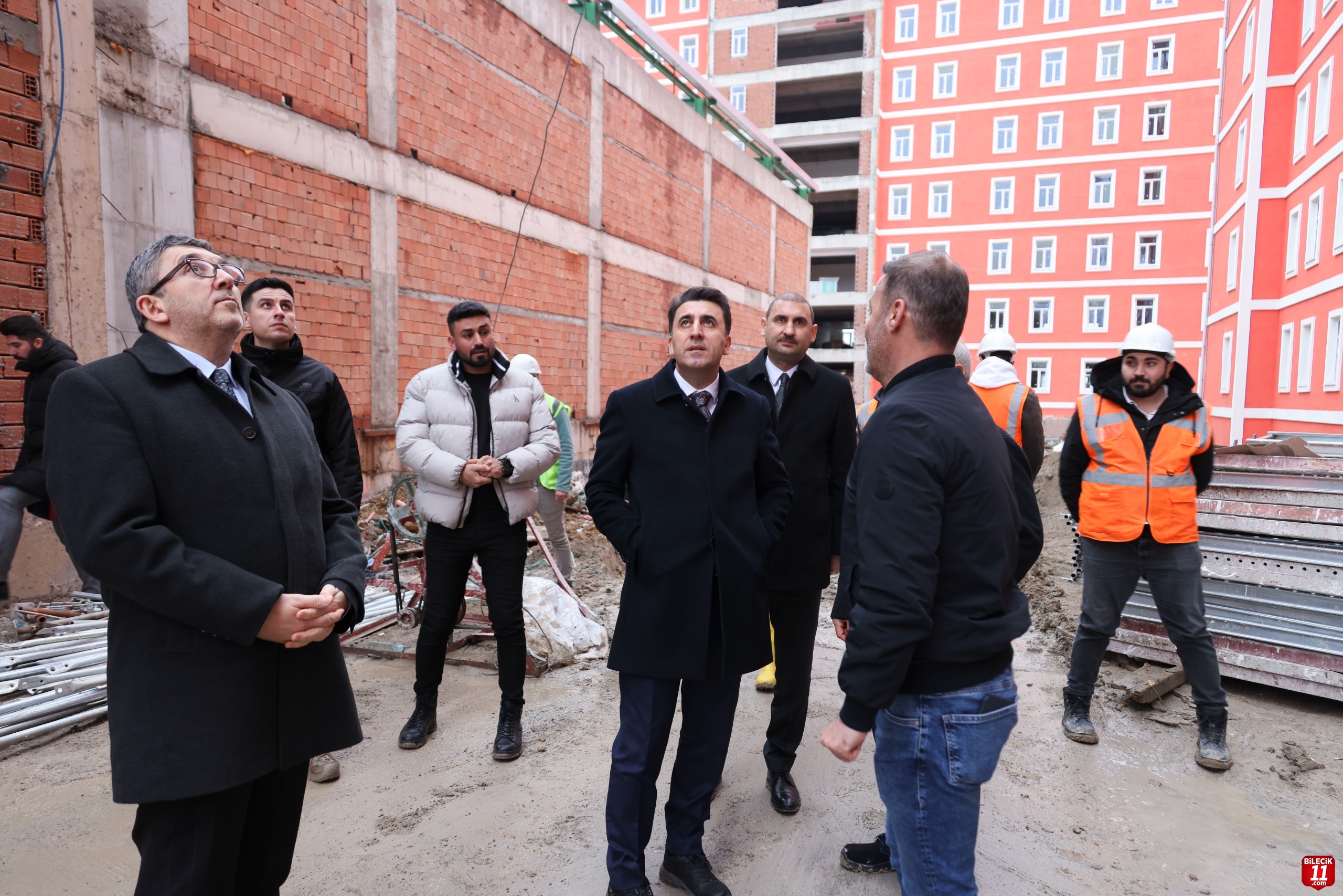Vali Şefik Aygöl, KYK Yurdu İnşaatında İncelemelerde Bulundu