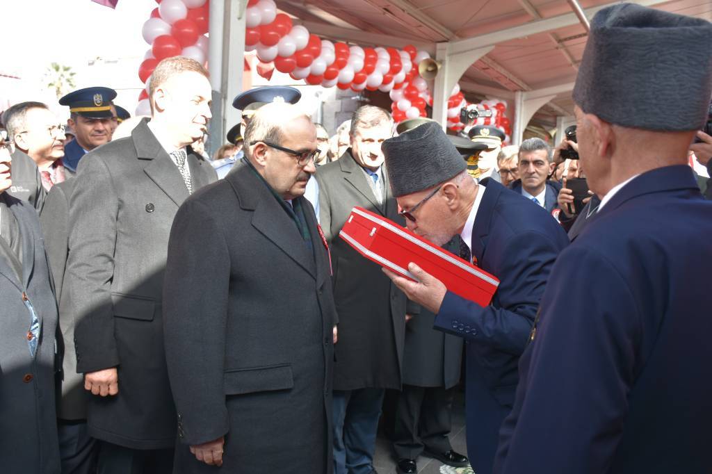 bilecik-haber_ataturk-un-balikesir-e-gelisinin-102-yil-donumu-kutlandi-59063.jpg