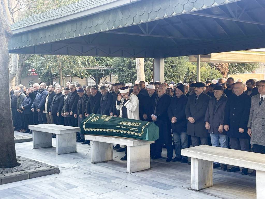 bilecik-haber_bahcelievler-de-mahalle-muhtari-tarafindan-silahla-oldurulen-emlakci-son-yolculuguna-ugurlandi-60362.jpg