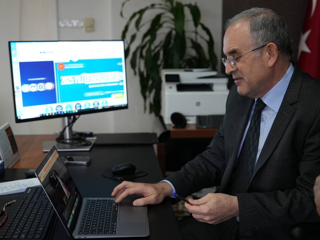 bilecik-haber_banu-rektoru-prof-dr-boz-aa-nin-yilin-kareleri-oylamasina-katildi-59883.jpg