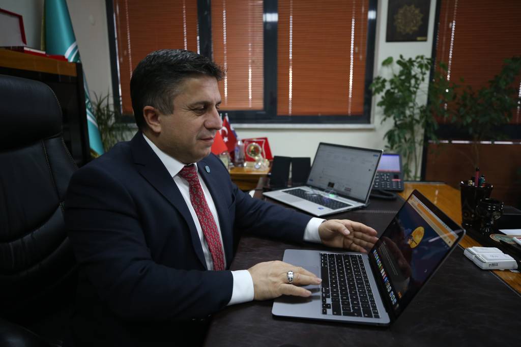 bilecik-haber_baun-rektoru-yucel-ogurlu-aa-nin-yilin-kareleri-oylamasina-katildi-59679.jpg