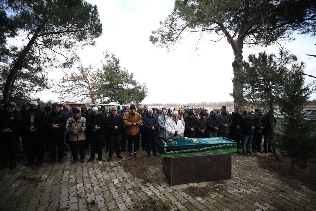 bilecik-haber_canakkale-savaslari-kahramani-dedesiyle-ayni-gun-vefat-eden-torunu-defnedildi-58690.jpg