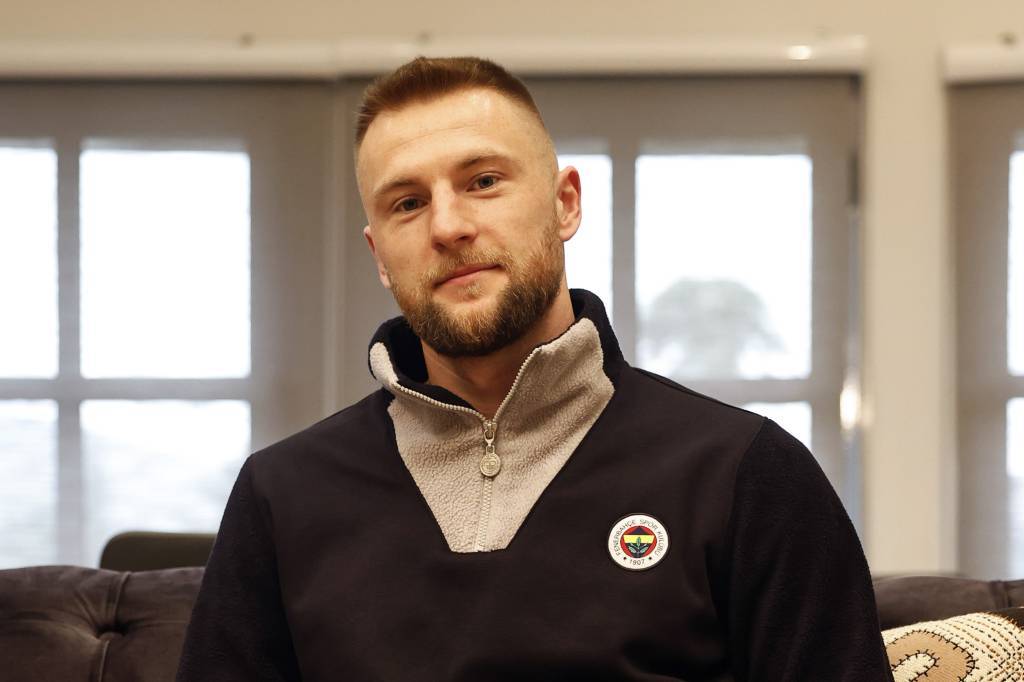 bilecik-haber_fenerbahceli-milan-skriniar-edin-dzeko-nun-uzun-yillar-futbol-oynayabilecegine-inaniyor-58528.jpg