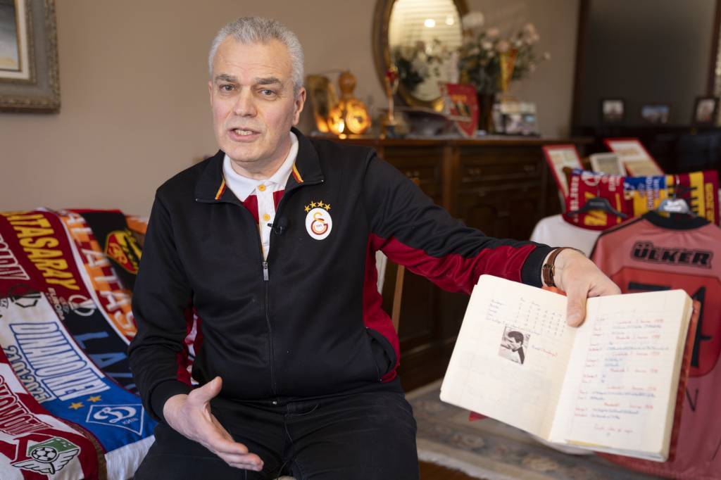 bilecik-haber_galatasaray-taraftari-50-yilda-882-maca-giderek-futbolun-arsivini-tuttu-61979.jpg
