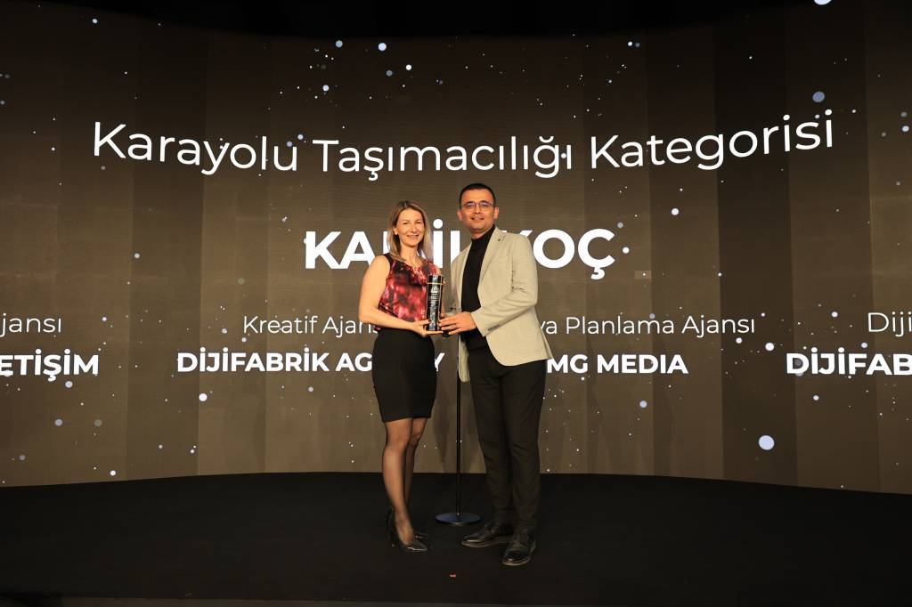 bilecik-haber_kamil-koc-the-one-awards-ta-art-arda-4-kez-yilin-en-itibarlisi-secildi-58835.jpg
