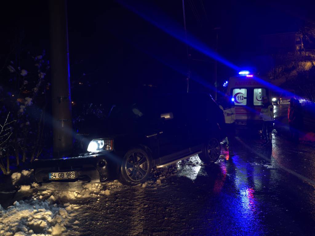 bilecik-haber_sakarya-da-trafik-kazasinda-3-kisi-yaralandi-59321.jpg