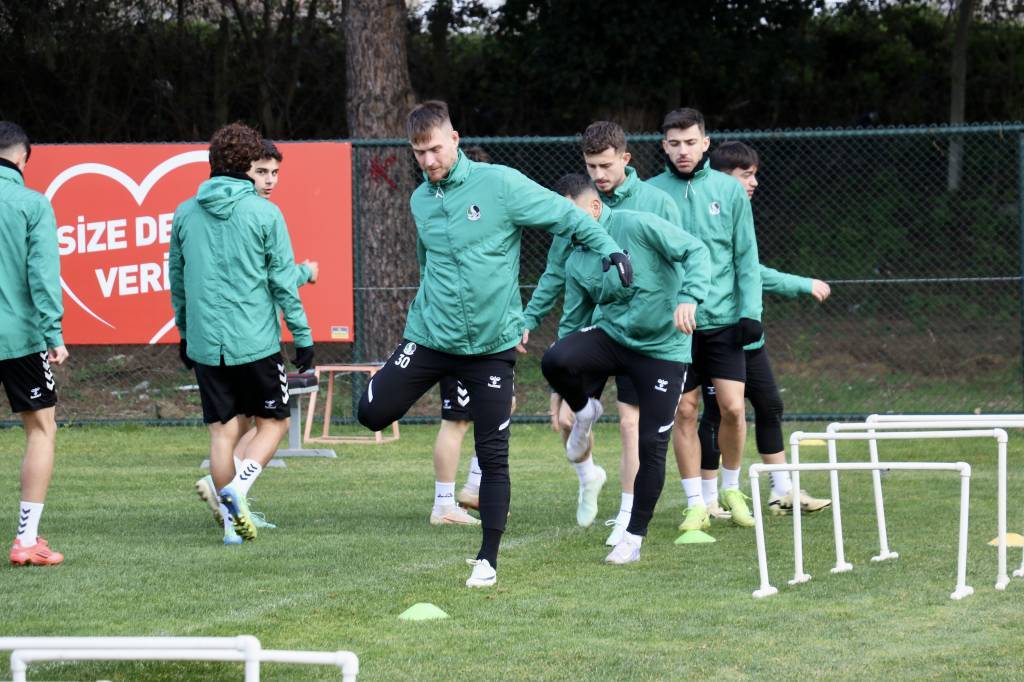 bilecik-haber_sakaryaspor-umraniyespor-macinin-hazirliklarina-basladi-61275.jpg