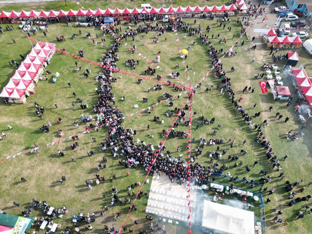 bilecik-haber_tekirdag-da-1-hamsi-ve-mihlama-festivali-binlerce-kisiyi-agirladi-58427.jpg
