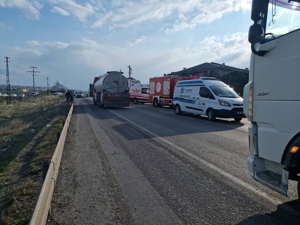 bilecik-haber_tekirdag-da-tir-ile-otomobil-carpisti-1-kisi-oldu-2-kisi-yaralandi-61486.jpg