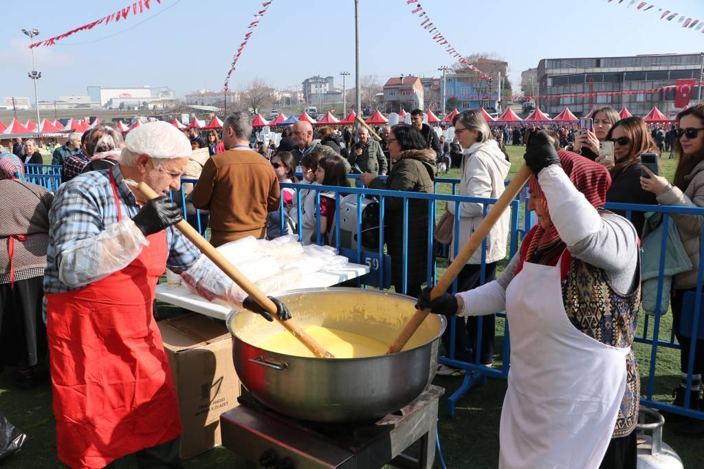 bilecik-haber_tekirdag-da-vatandaslara-1-ton-mihlama-dagitildi-58279.jpg