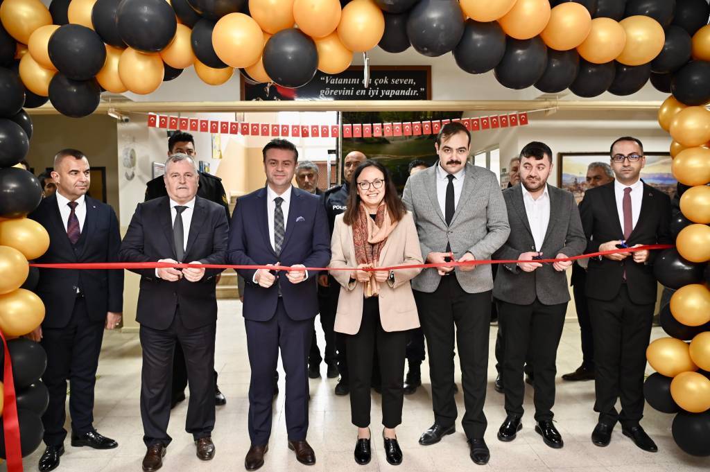 bilecik-haber_yalova-valisi-kaya-armutlu-da-okul-acilislarina-katildi-58815.jpg
