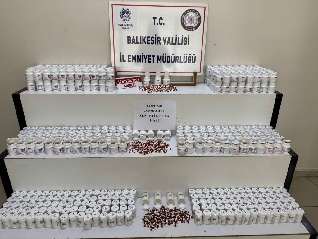 bilecik-haber_balikesir-de-28-bin-sentetik-ecza-hap-ele-gecirildi-2-kisi-tutuklandi-66451.jpg