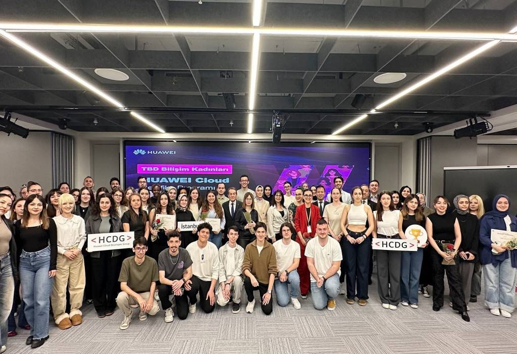 bilecik-haber_huawei-den-kadin-bilisimcilere-kuresel-sertifika-65648.jpg
