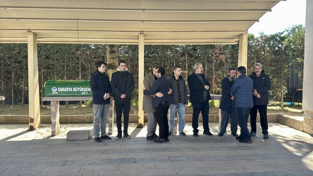 bilecik-haber_ibn-haldun-universitesi-rektoru-arkan-in-annesinin-cenazesi-sakarya-da-defnedildi-66573.jpg