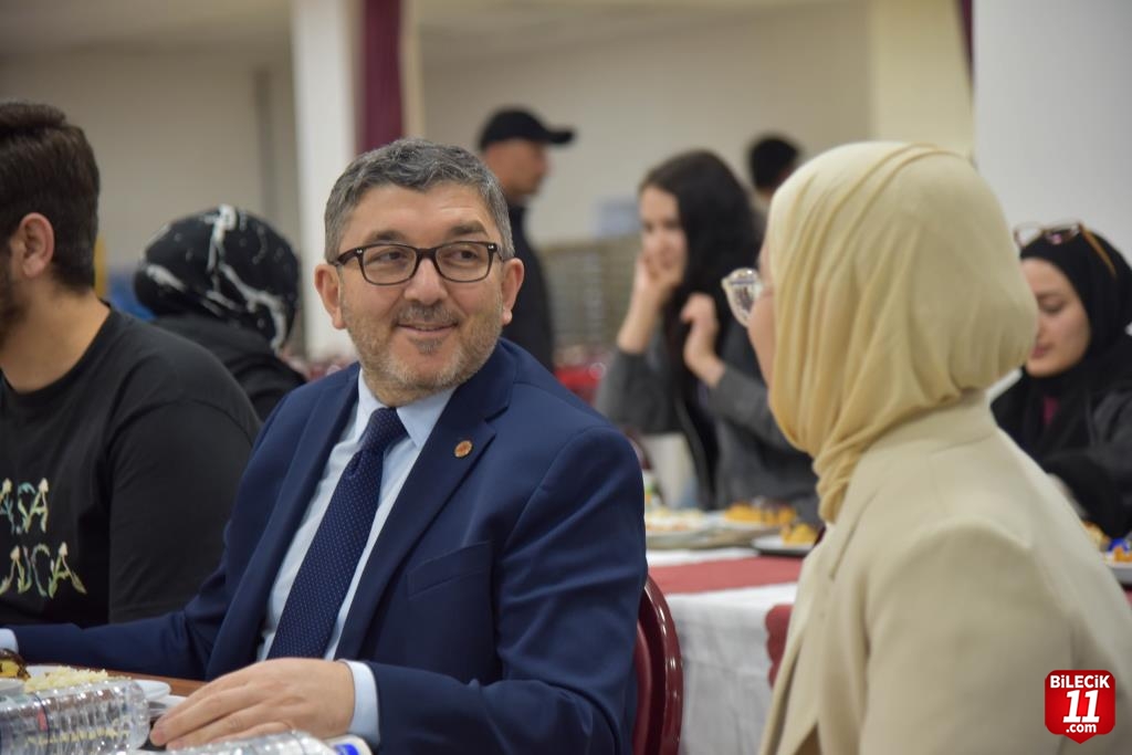 Öğrencilerle İftar Yaptı