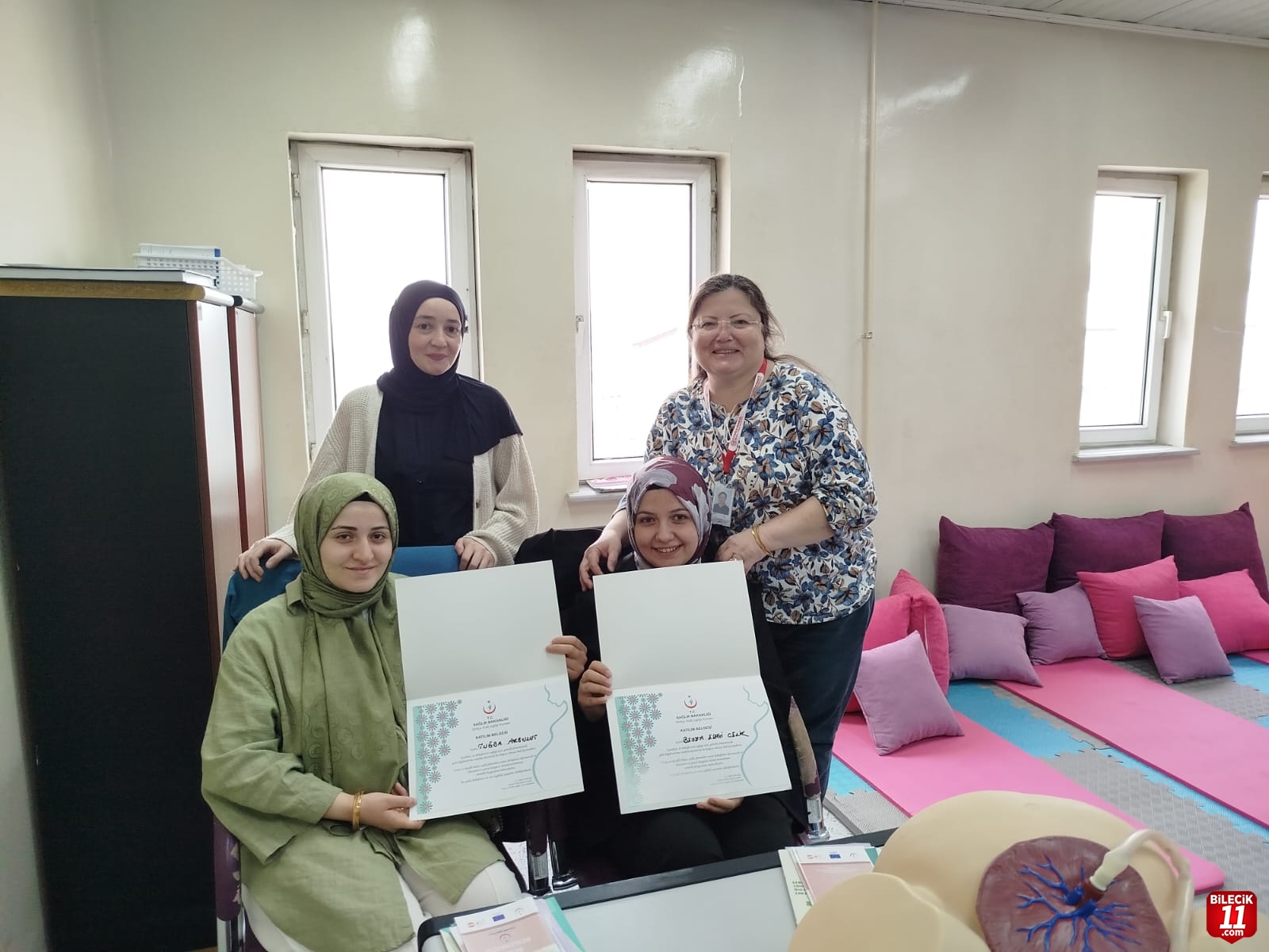 Pazaryeri'nde gebe okulu ilk mezunlarını verdi