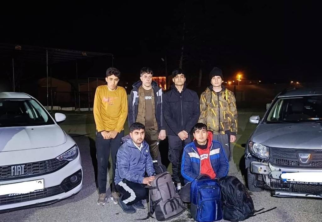 bilecik-haber_tekirdag-da-6-duzensiz-gocmen-ile-2-insan-kacakcisi-yakalandi-66214.jpg