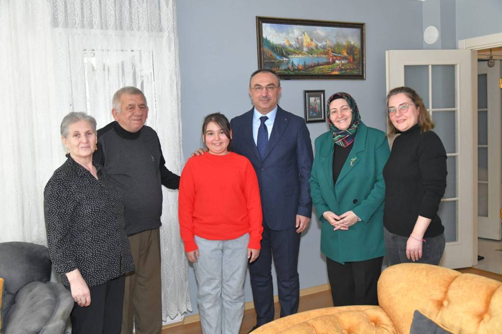 bilecik-haber_tekirdag-valisi-soyturk-ten-sehit-ailesine-ziyaret-64443.jpg