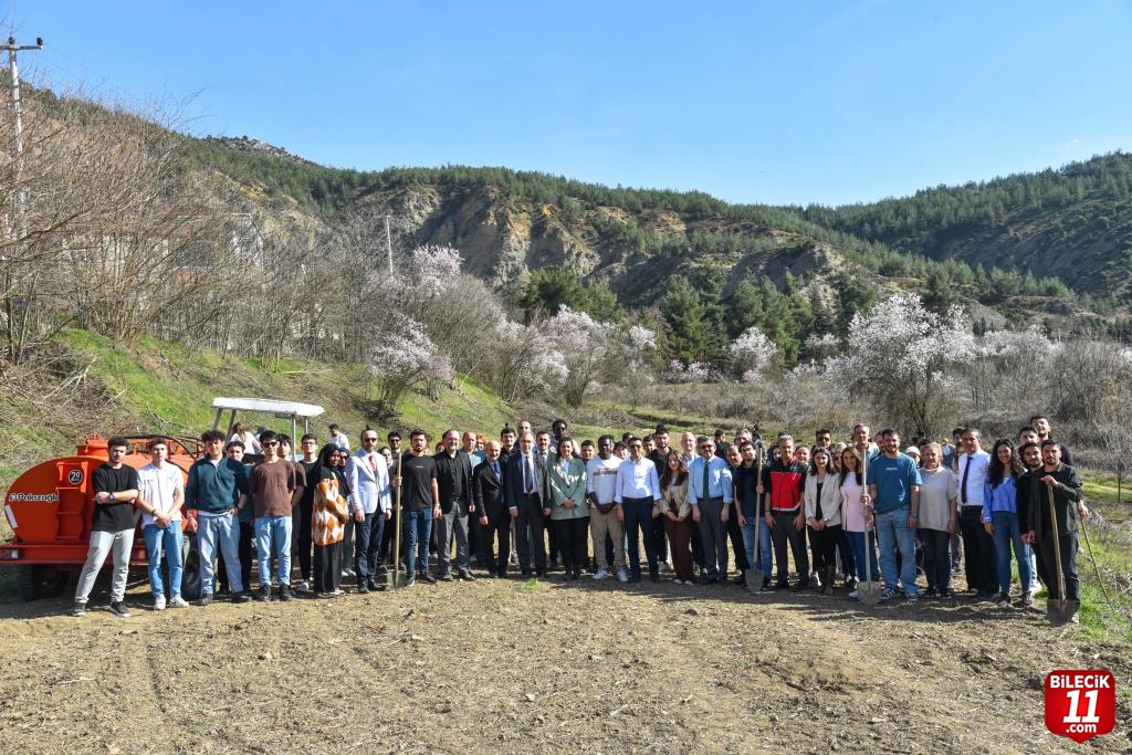 Üniversitede ağaç dikimi etkinliği