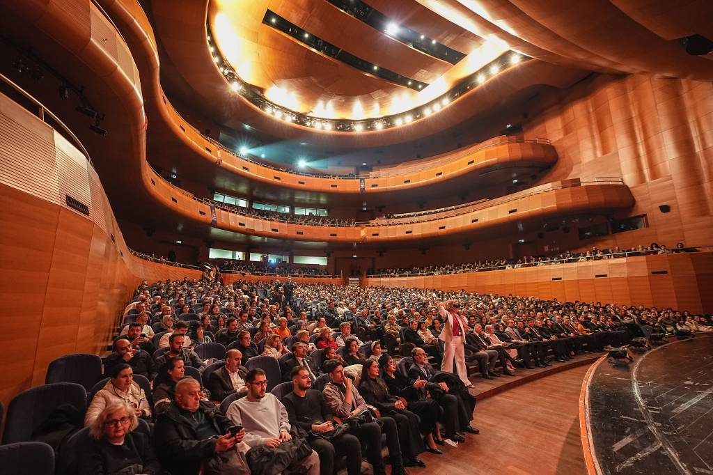 bilecik-haber_bursa-da-12-uluslararasi-balkan-ulkeleri-tiyatro-festivali-basladi-68699.jpg