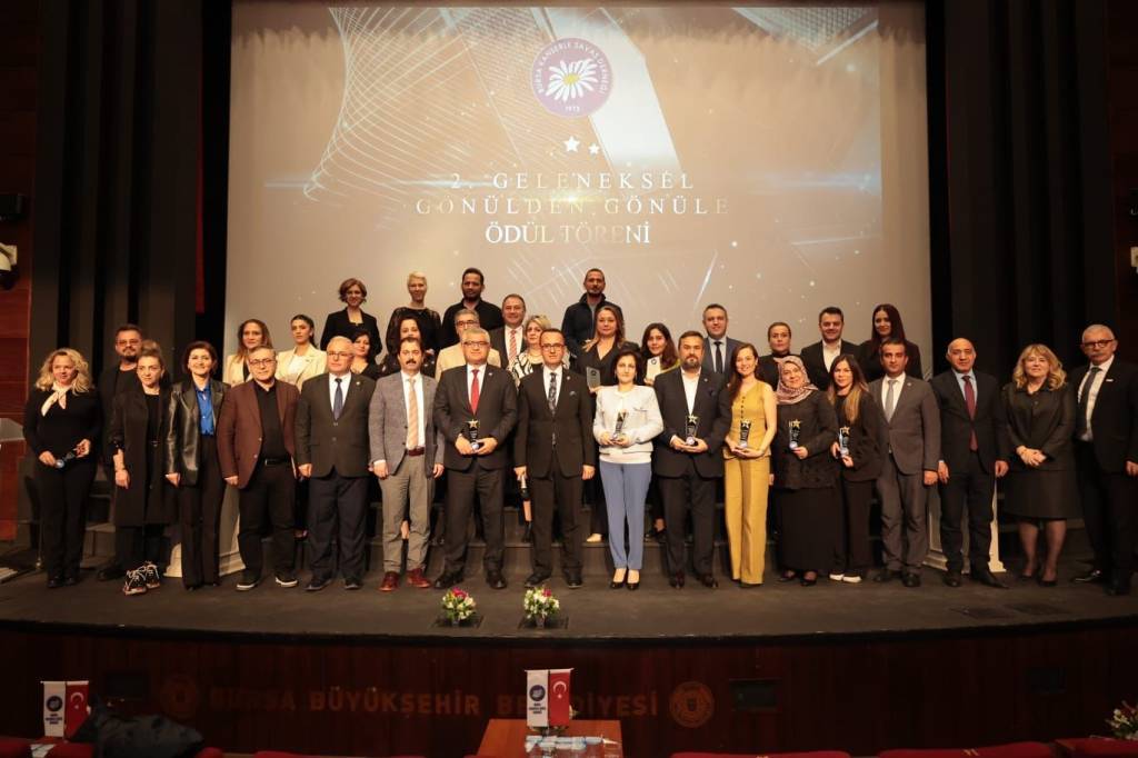 bilecik-haber_bursa-da-kanserle-savasta-farkindalik-olusturanlar-odullendirildi-68898.jpg