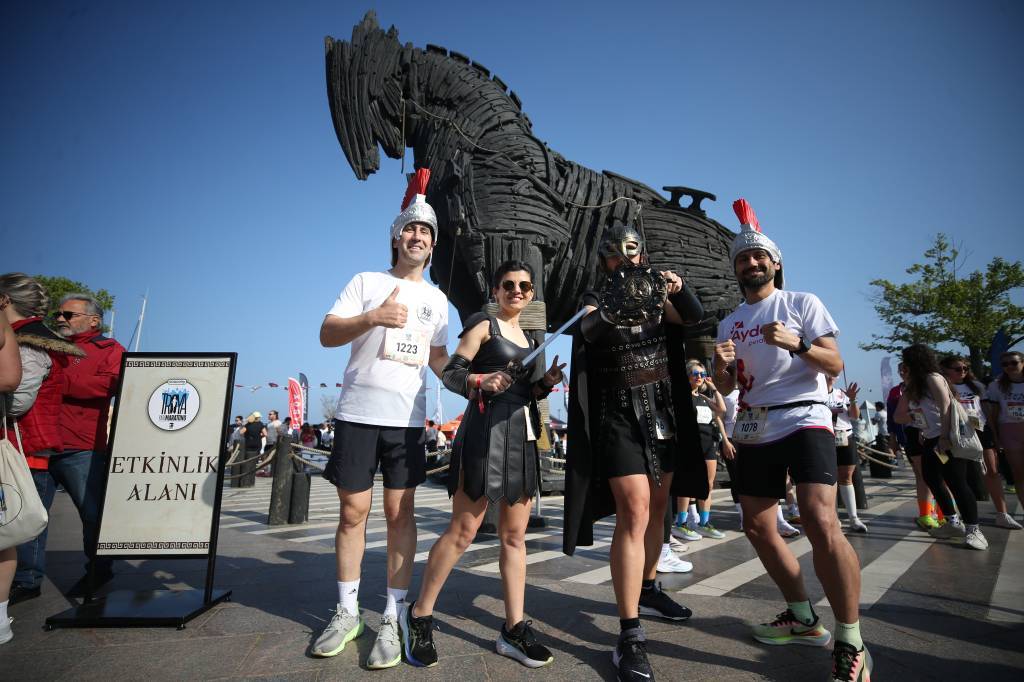 bilecik-haber_canakkale-de-troya-yari-maratonu-basladi-70824.jpg