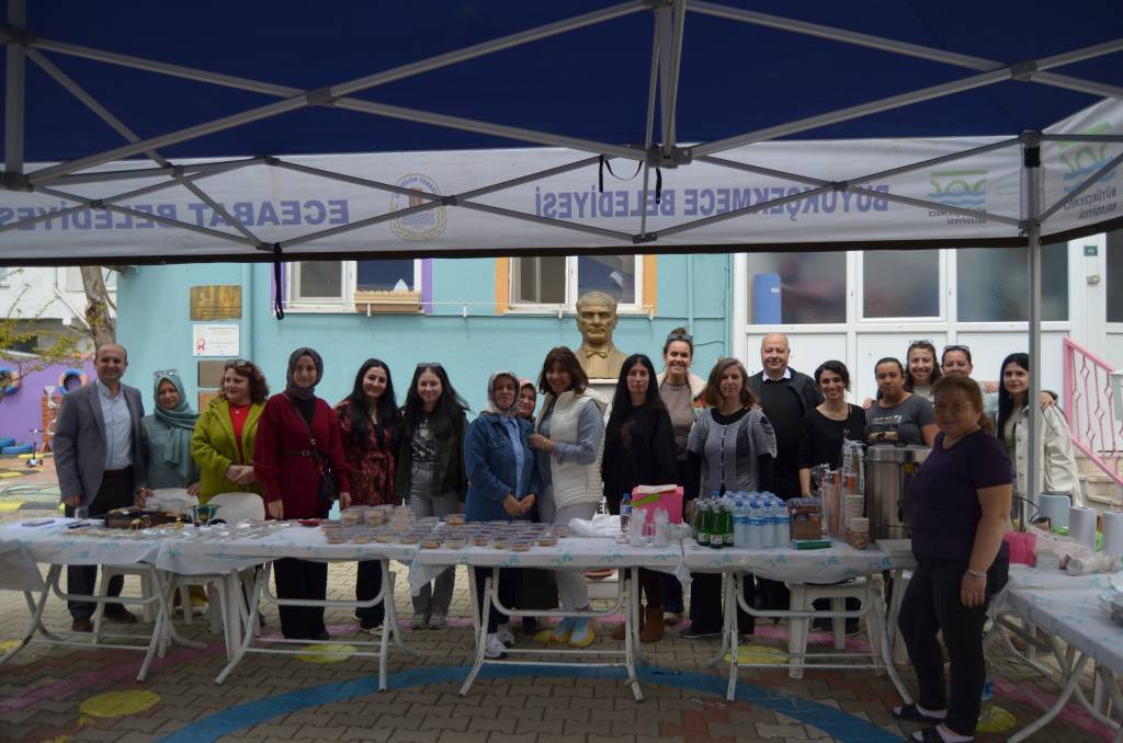 bilecik-haber_eceabat-ta-anaokulu-yararina-kermes-duzenlendi-70032.jpg