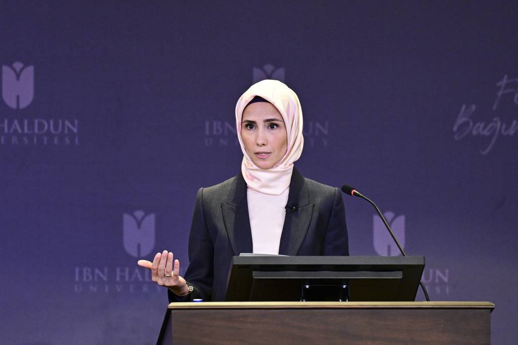 bilecik-haber_istanbul-da-kadinlarin-is-hayatindaki-dini-ozgurlukleri-panelde-ele-alindi-70040.jpg