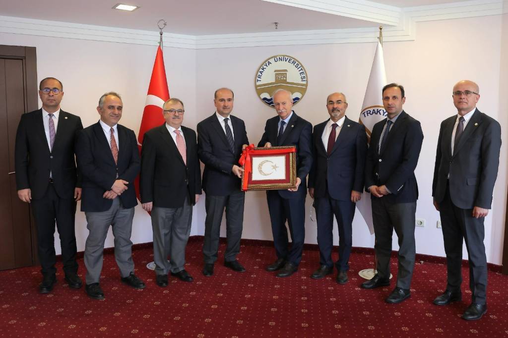 bilecik-haber_milli-saraylar-baskani-yildiz-tu-rektoru-hatipler-i-ziyaret-etti-69573.jpg