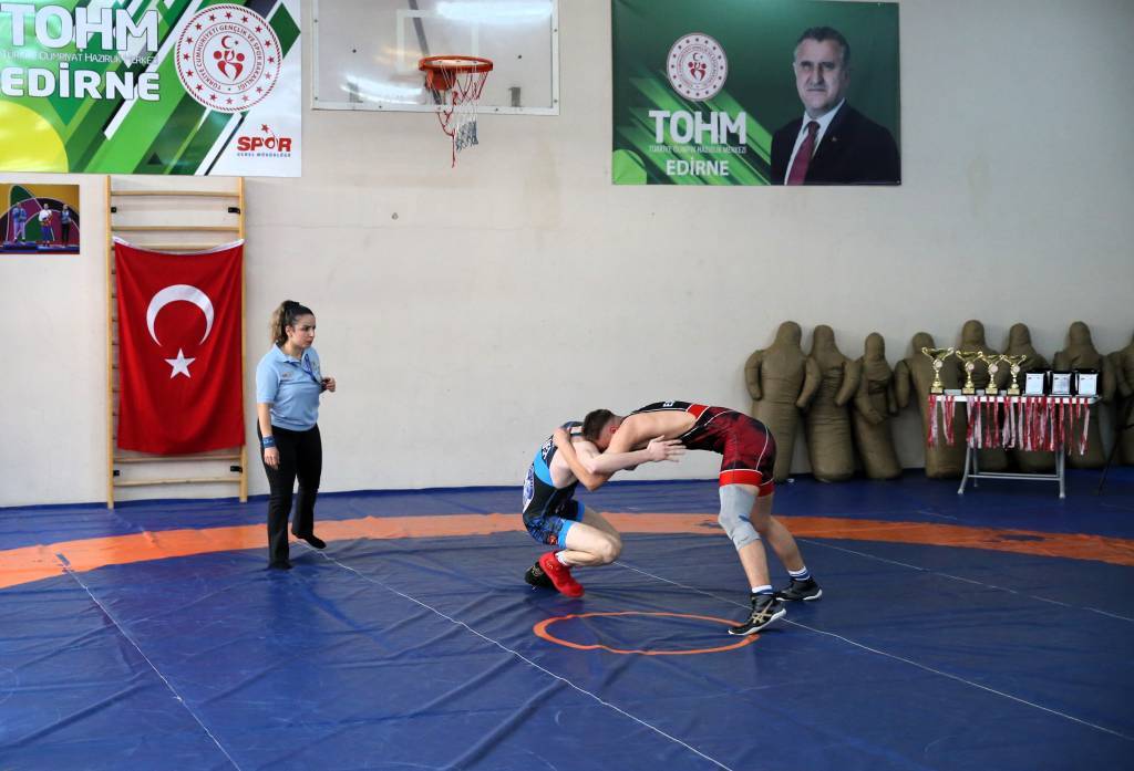 bilecik-haber_turk-ve-abd-li-guresciler-edirne-deki-dostluk-turnuvasinda-karsilasti-70826.jpg