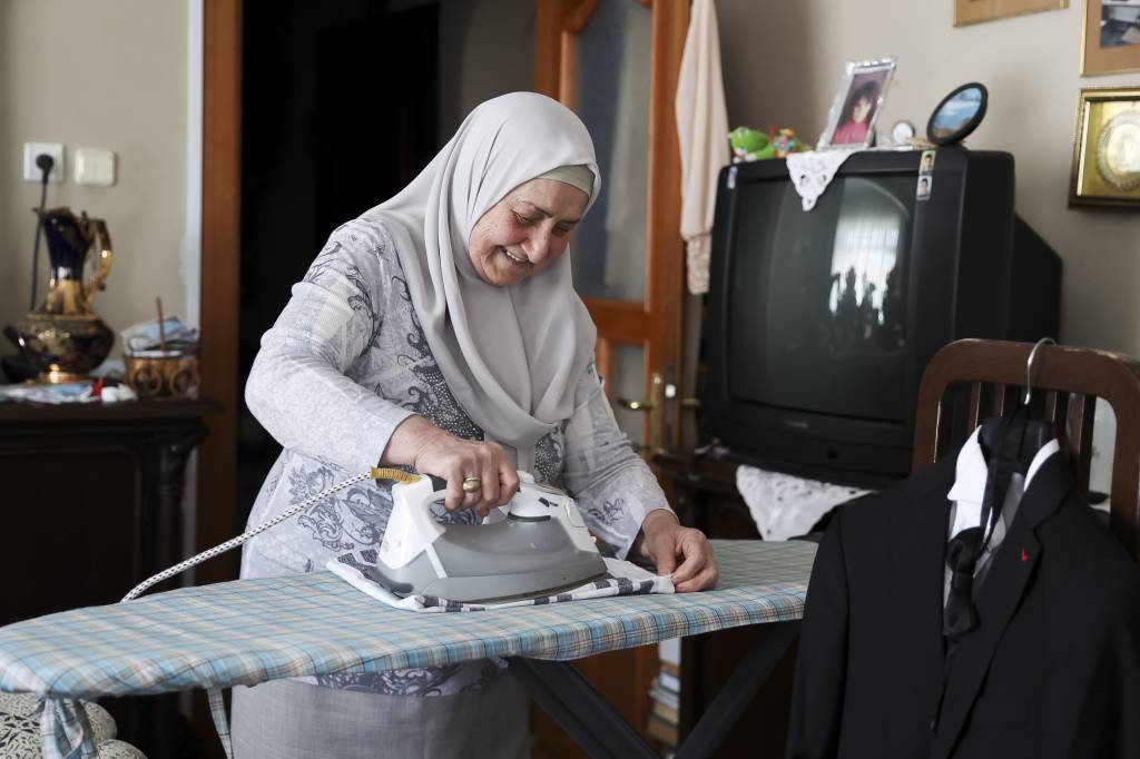 bilecik-haber_bagcilar-in-gulseren-anne-si-45-yildir-ihtiyac-sahipleriyle-yardimseverler-arasinda-gonul-elciligi-yapiyor-75380.jpg