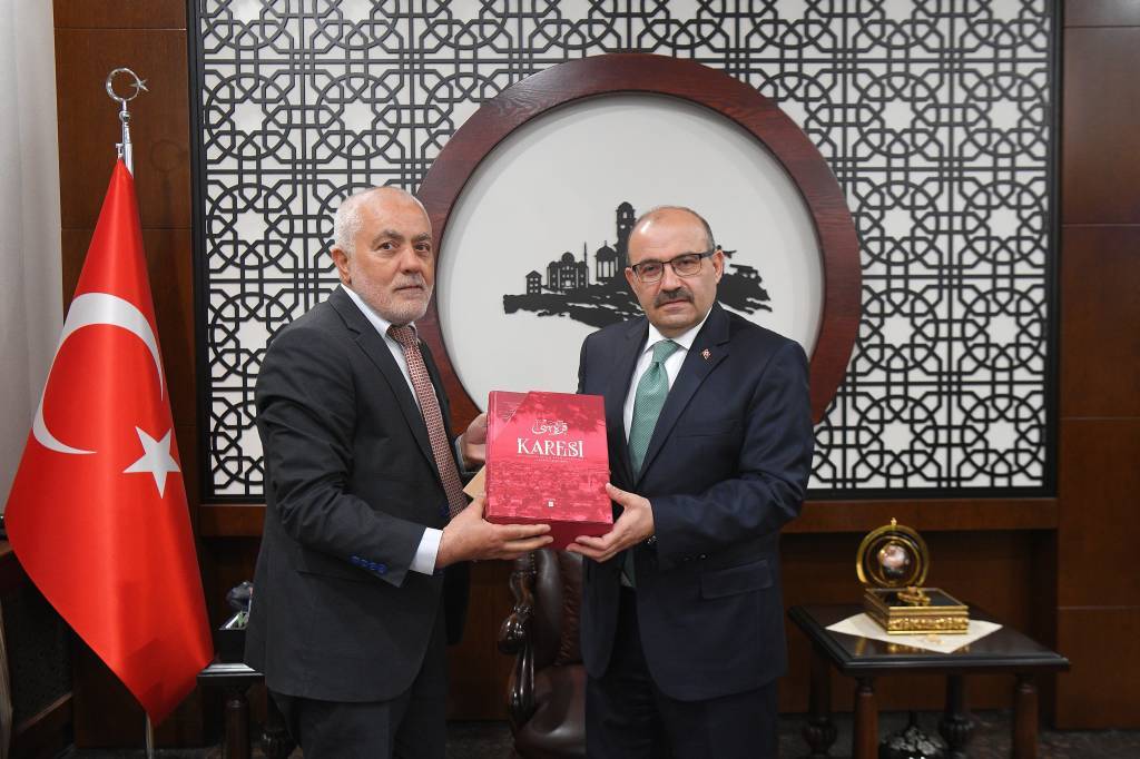 bilecik-haber_balikesir-valisi-ustaoglu-balikesir-gazeteciler-cemiyeti-yonetimini-kabul-etti-72996.jpg