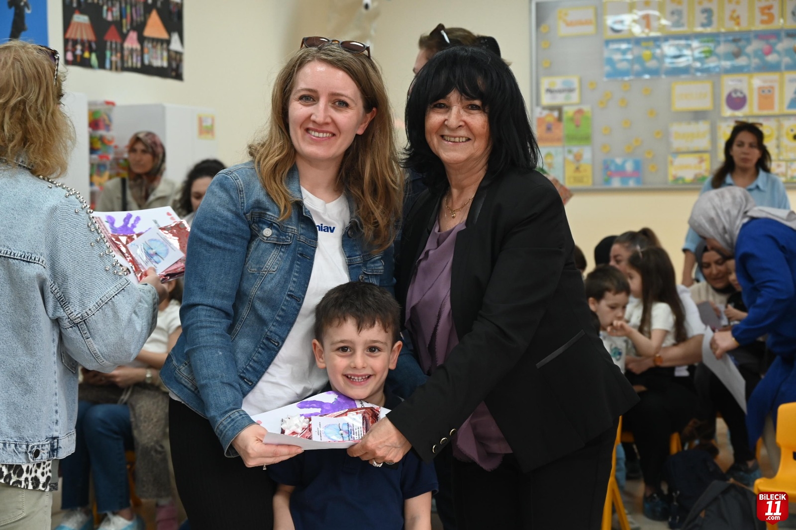 MİNİKLER ANNELERİNİN GÜNÜ’NÜ KUTLADI