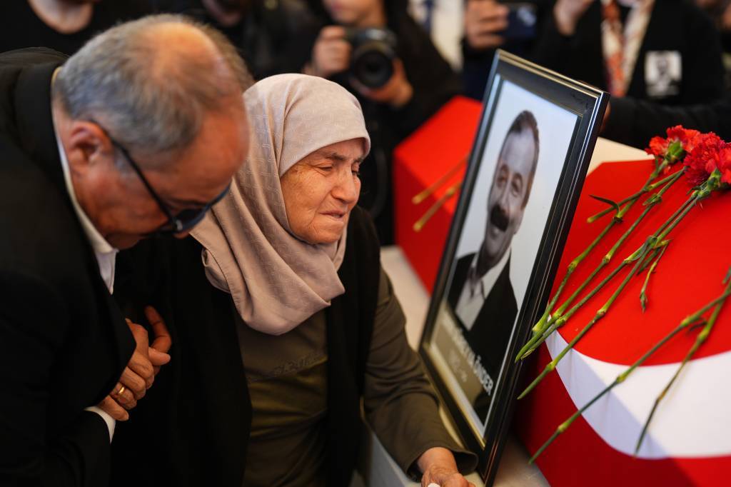 bilecik-haber_tbmm-baskanvekili-onder-in-cenazesi-barbaros-hayrettin-pasa-camisi-ne-getirildi-73235.jpg