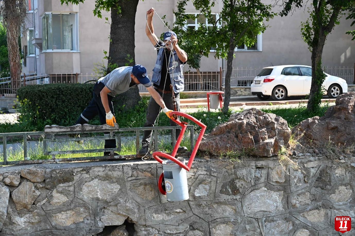 BOZÜYÜKTE ŞEHİR MAGANDALARI İŞ BAŞINDA