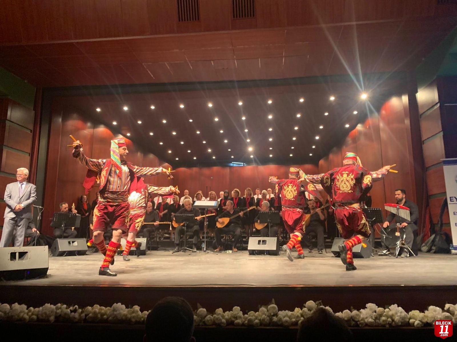 İZLEYİCİLER BİLECİK TÜRKÜLERİNE DOYACAK