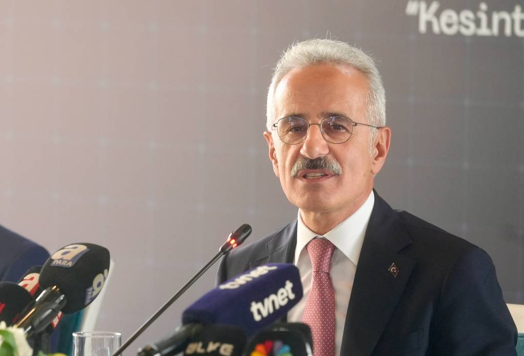 bilecik-haber_ulastirma-ve-altyapi-bakani-uraloglu-ekonomi-basini-ile-bir-araya-geldi-81528.jpg