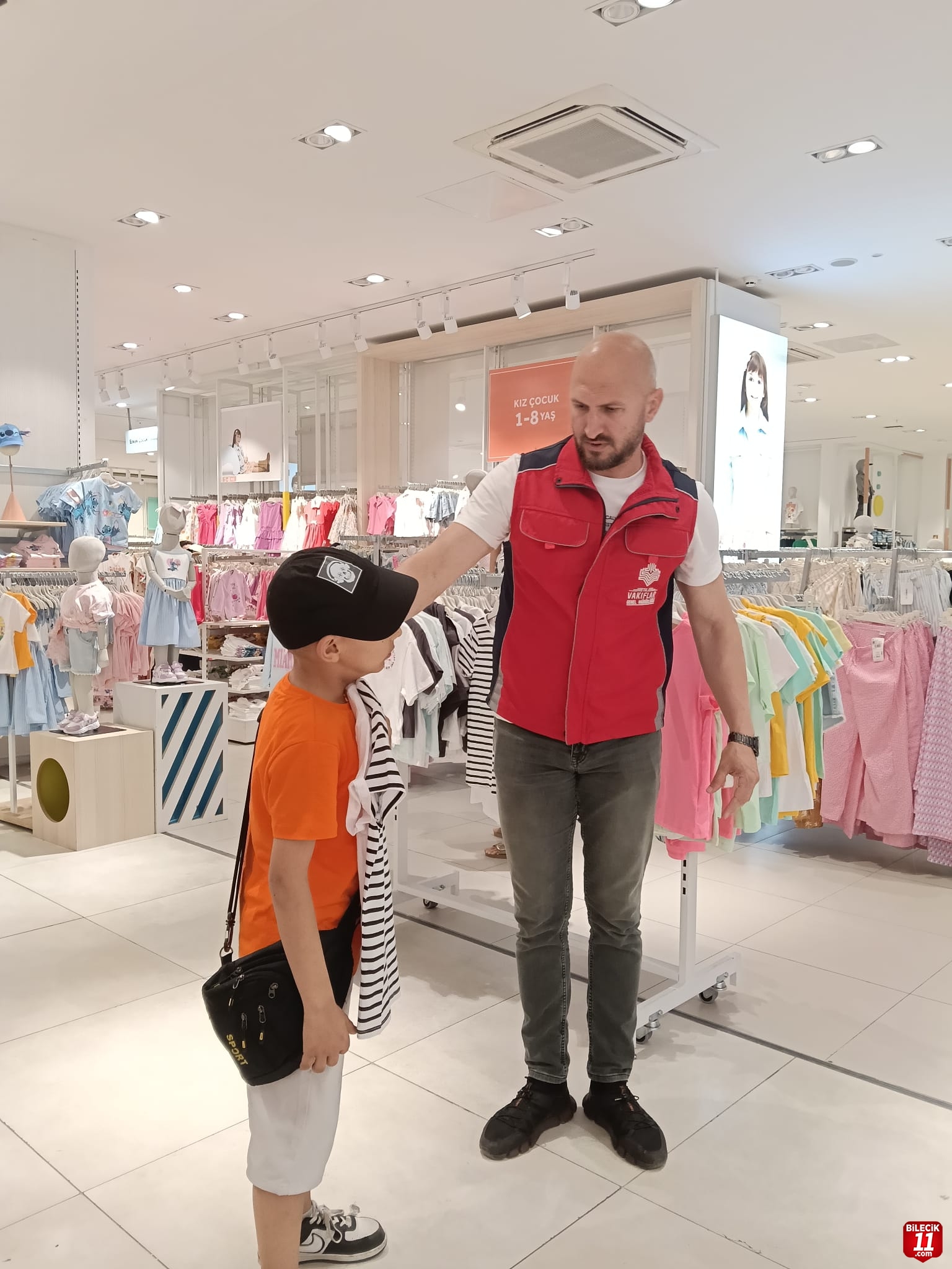 Yetim ve öksüz çocukların yüzü bayramda güldü