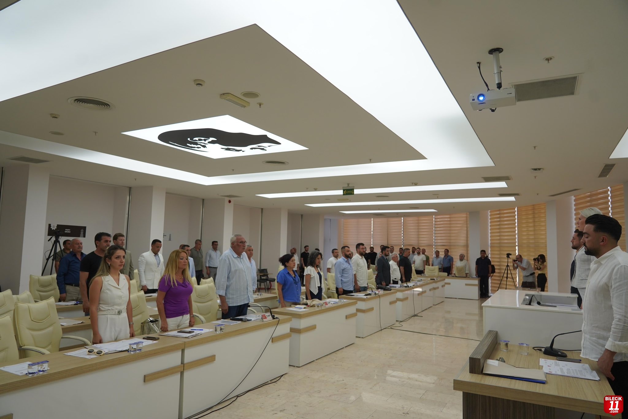 Bilecik Belediye Meclisi’nde kahramanlara saygı duruşu