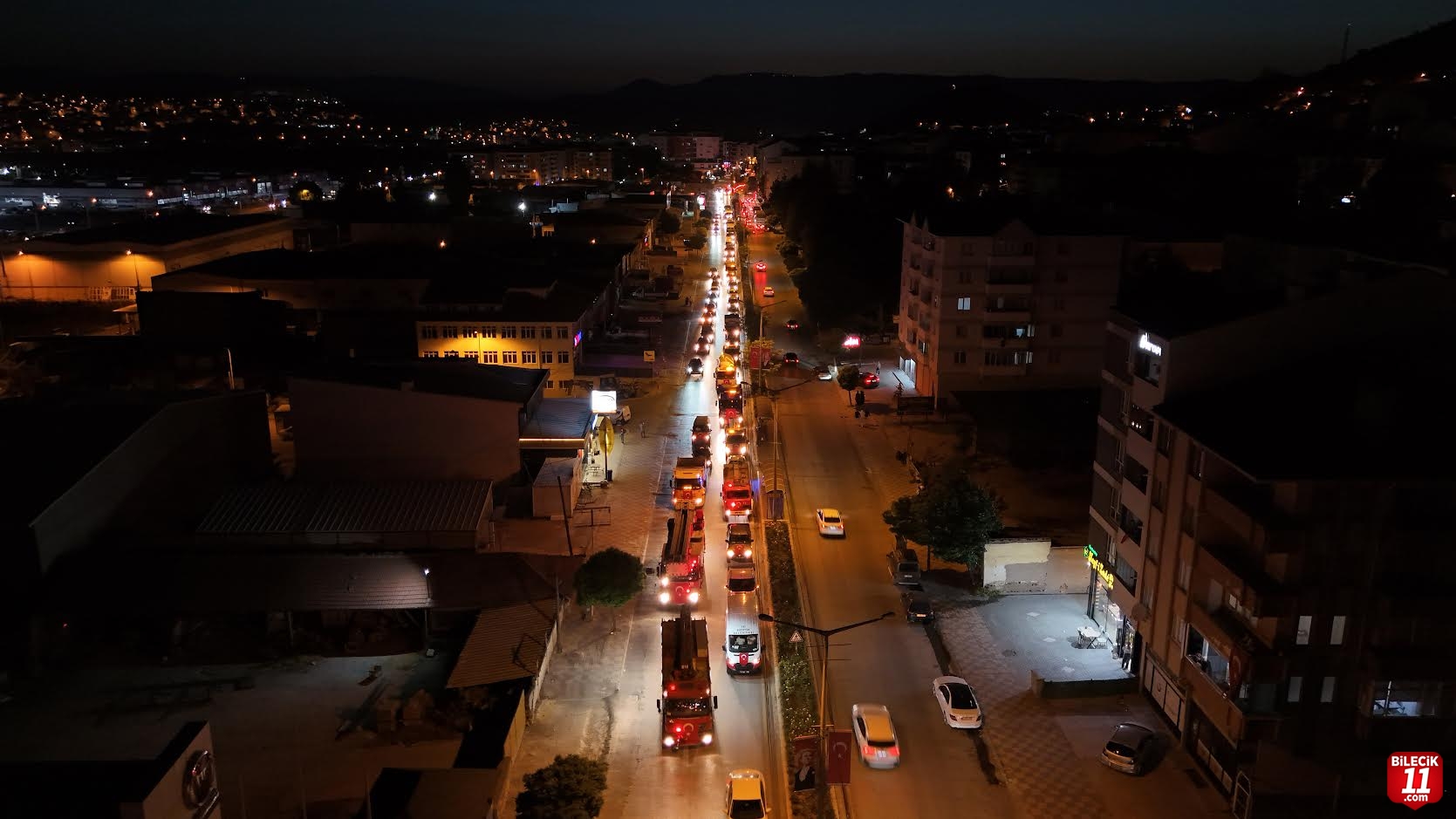 BOZÜYÜK’TE ZAFER BAYRAMI ARAÇ KONVOYU İLE KUTLANDI