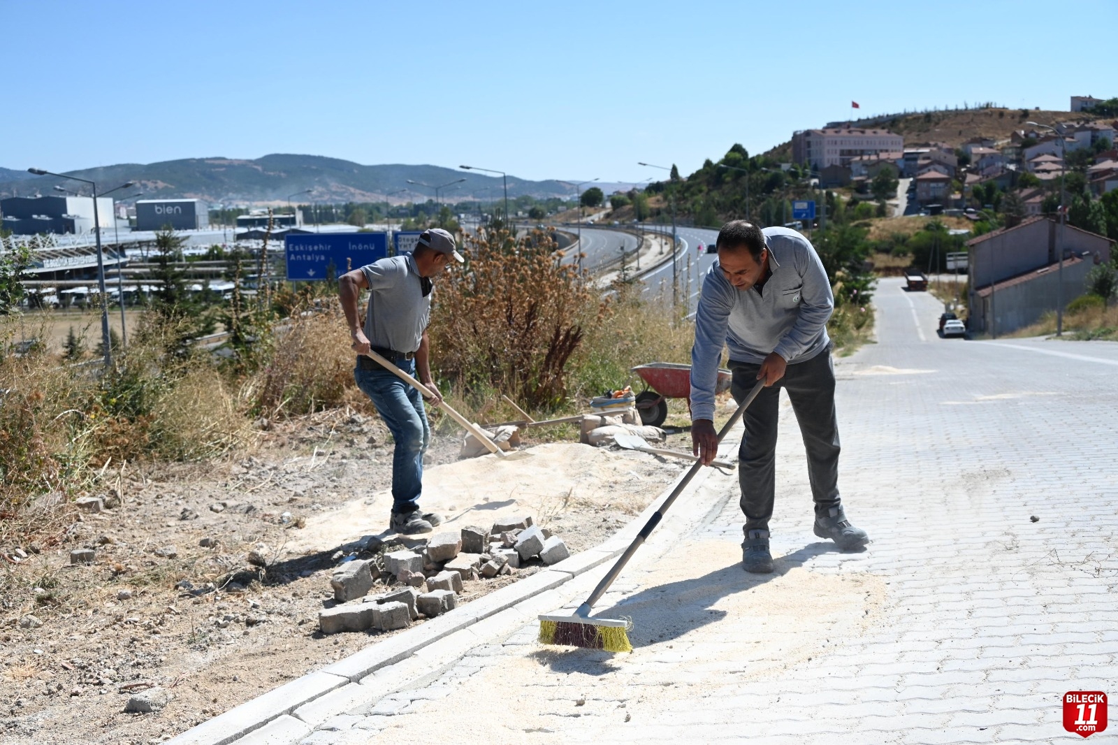 EKİPLER TAMİR ÇALIŞMALARINA DEVAM EDİYOR